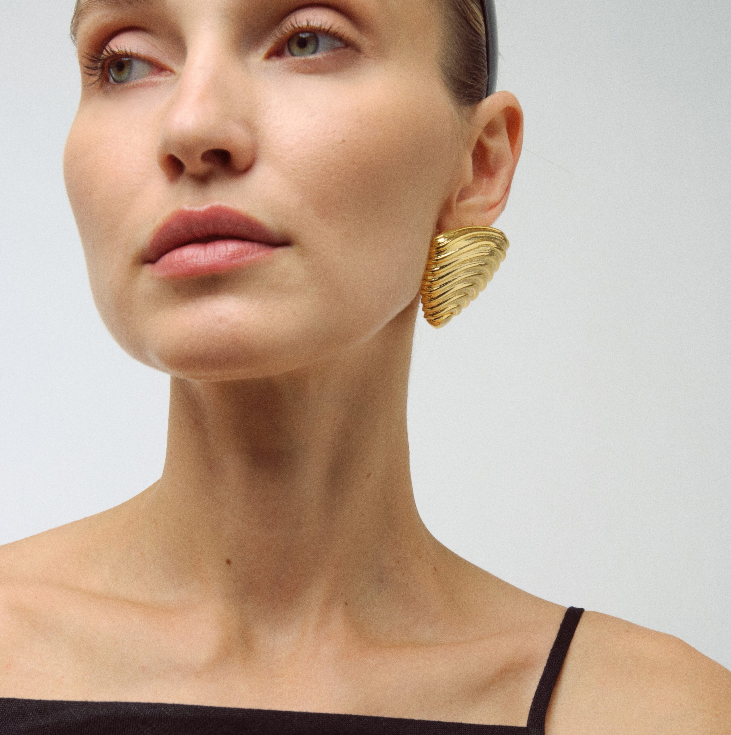 Pallas Gold Earrings - Görsel 3